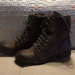 Booties dark brown lace-up (no zipper)